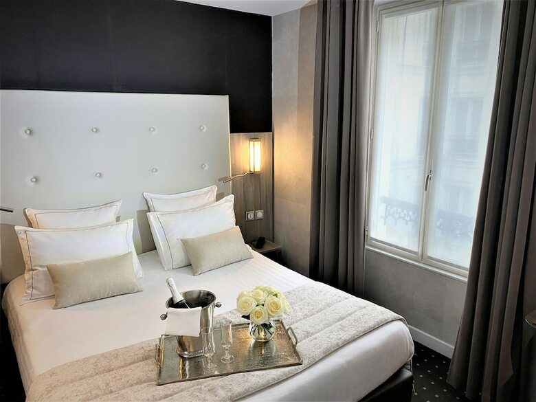 Hotel H�tel de La Paix Tour Eiffel
