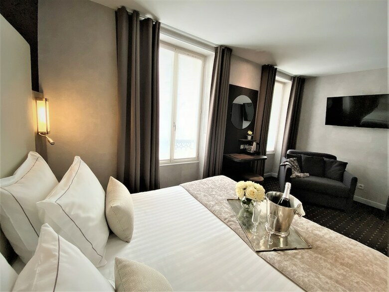 Hotel H�tel de La Paix Tour Eiffel