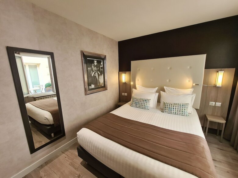 Hotel H�tel de La Paix Tour Eiffel