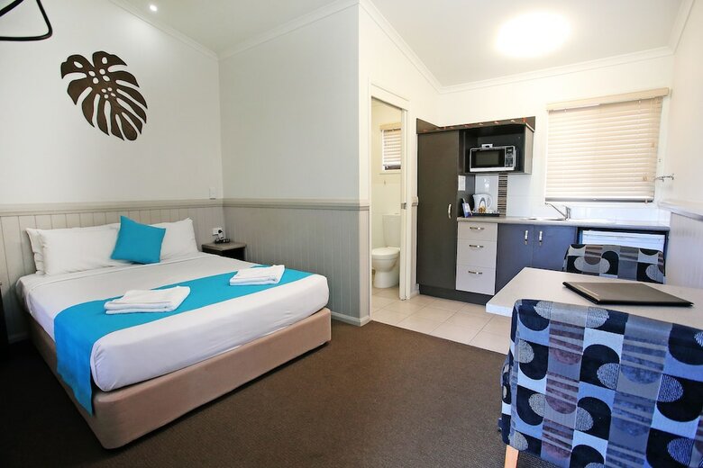 Cabana Big4 Rowes Bay Beachfront Holiday Park