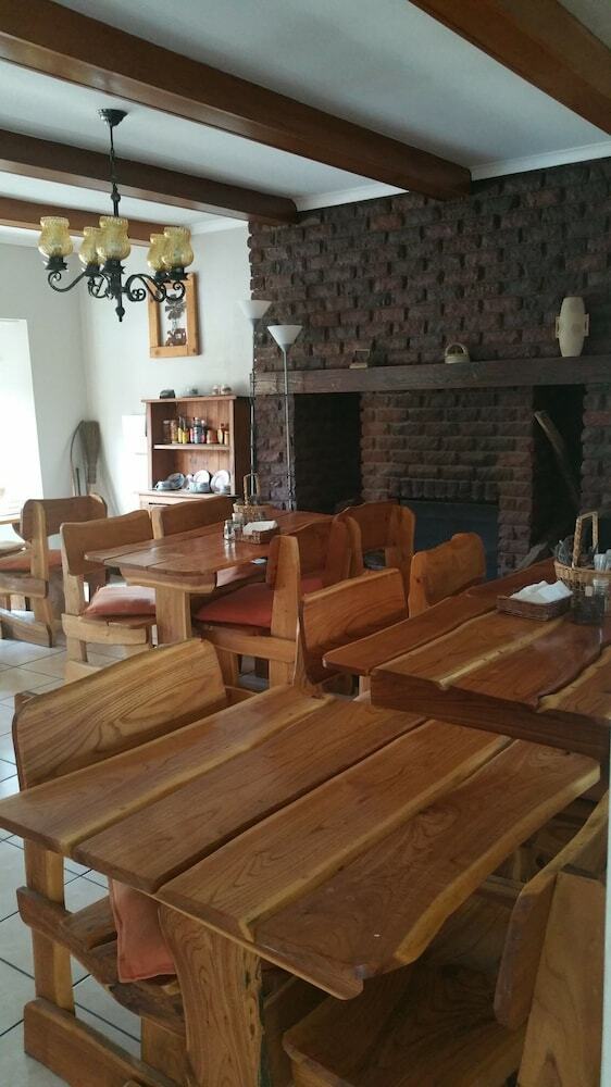 Hotel Flintstones Guest House Fourways