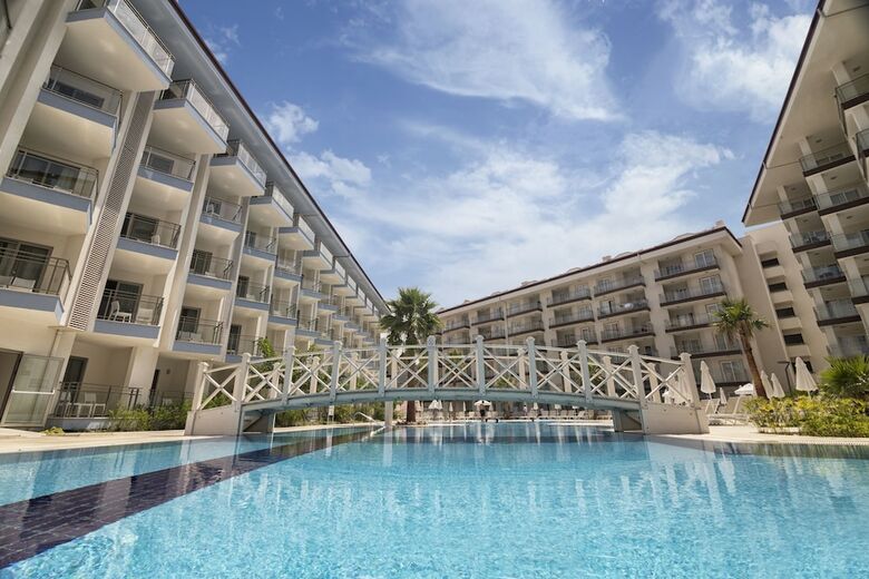 Ramada Hotel & Suites By Wyndham Kusadasi