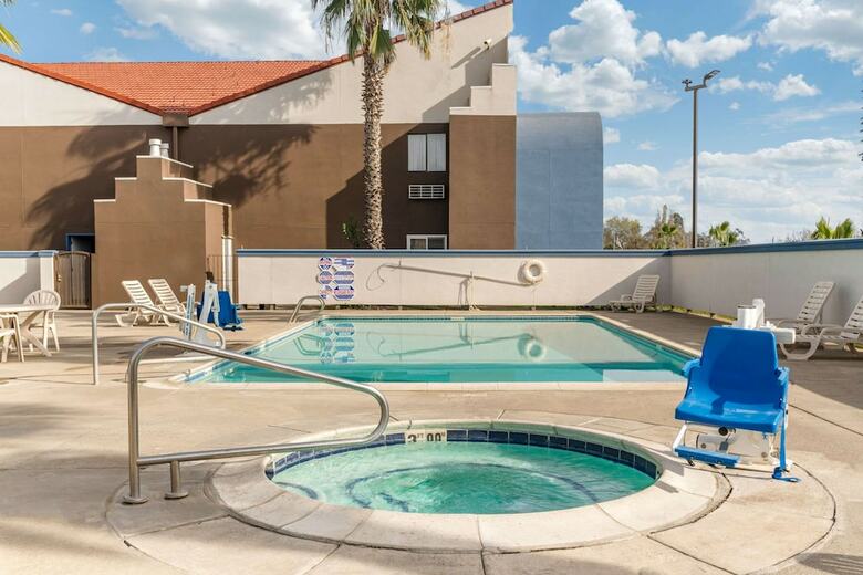 Hotel Quality Inn And Suites