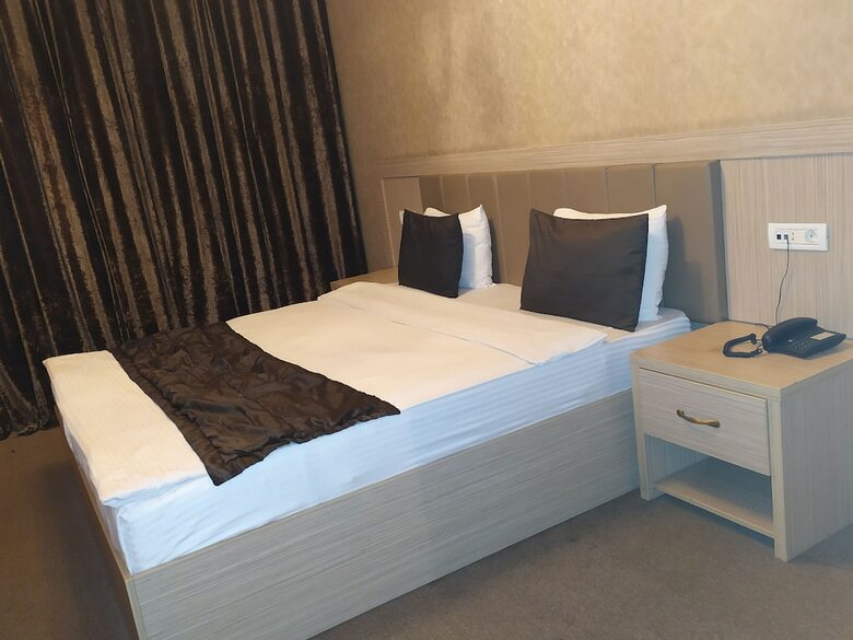Paradise Hotel Baku