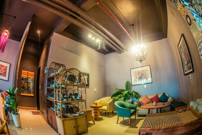 Geminai Hotel & Cafe