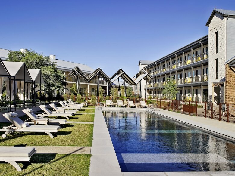 Cavalry Court, By Valencia Hotel Group