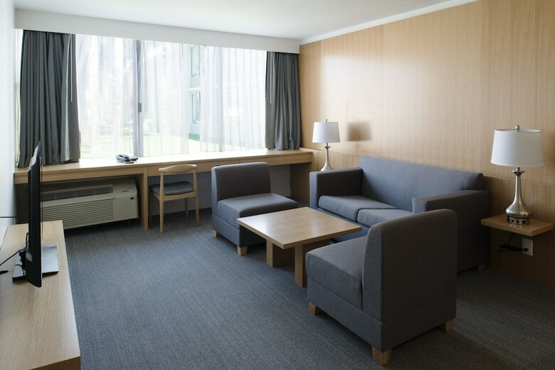 West Wing Hotel, Ascend Hotel Collection