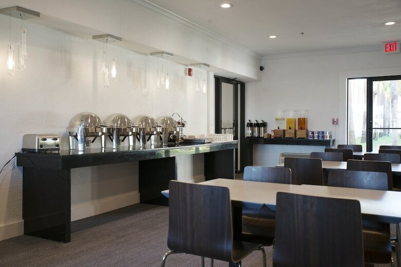 West Wing Hotel, Ascend Hotel Collection