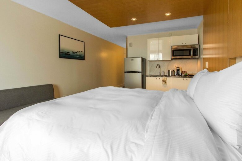 West Wing Hotel, Ascend Hotel Collection