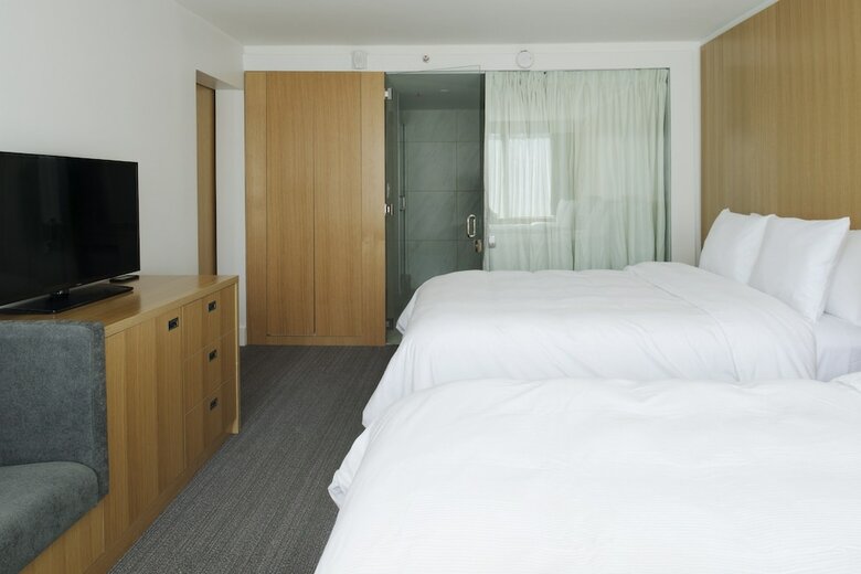 West Wing Hotel, Ascend Hotel Collection
