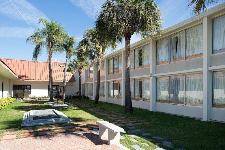 West Wing Hotel, Ascend Hotel Collection