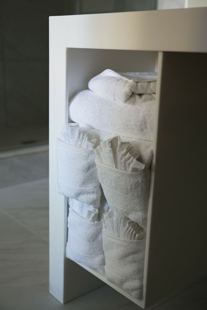 West Wing Hotel, Ascend Hotel Collection