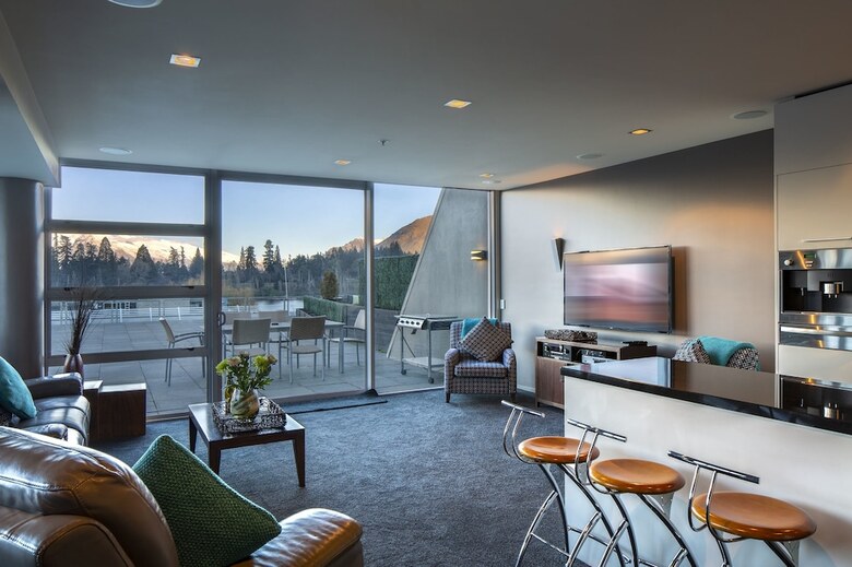 53 Shotover Apartment 302