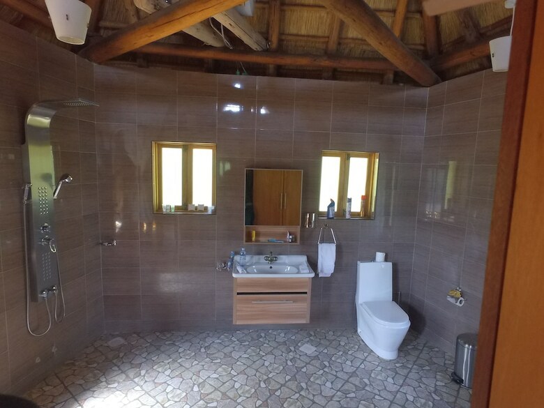 Hotel Trackers Safari Lodge Bwindi