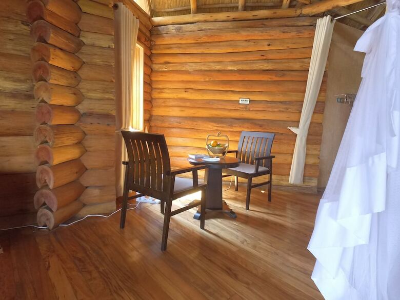 Hotel Trackers Safari Lodge Bwindi