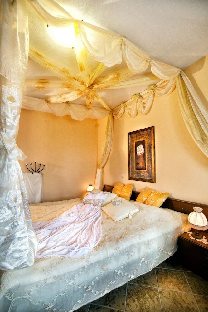 Hotel The Castle