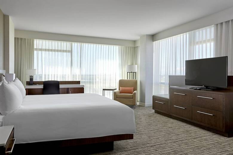 Calgary Airport Marriott In-terminal Hotel