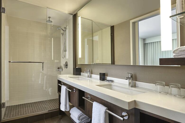 Calgary Airport Marriott In-terminal Hotel