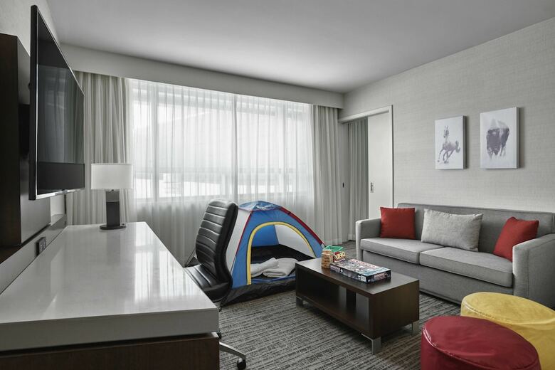 Calgary Airport Marriott In-terminal Hotel