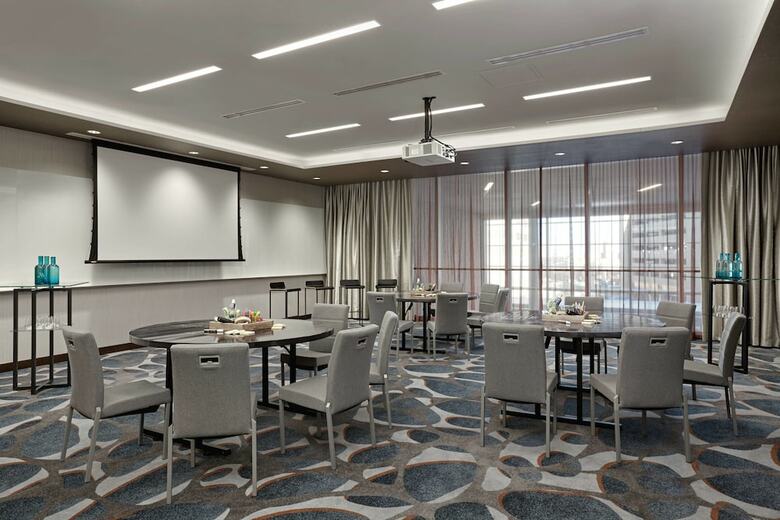 Calgary Airport Marriott In-terminal Hotel