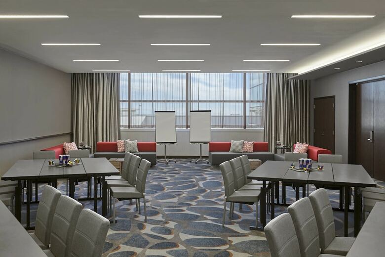 Calgary Airport Marriott In-terminal Hotel