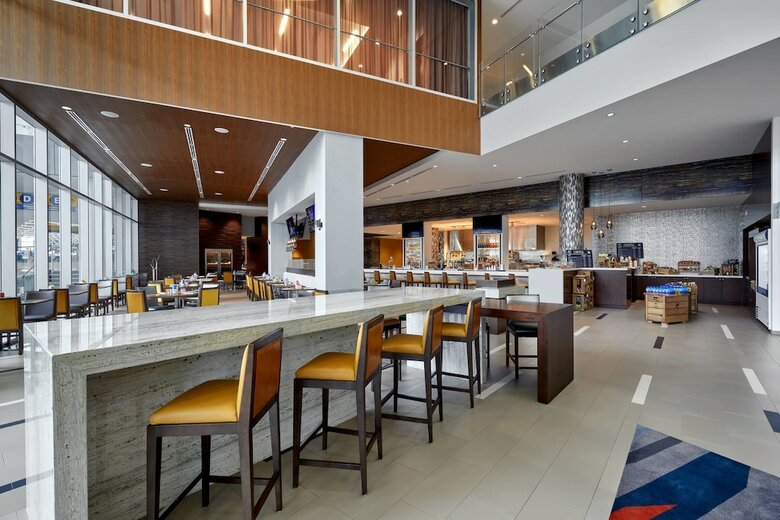 Calgary Airport Marriott In-terminal Hotel