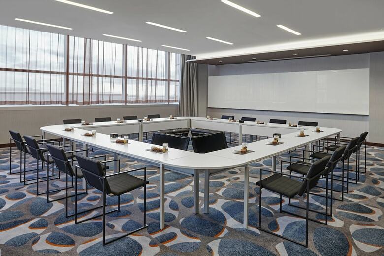 Calgary Airport Marriott In-terminal Hotel