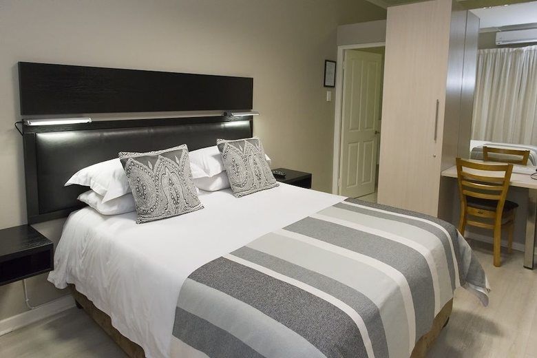 Hotel The Suburban
