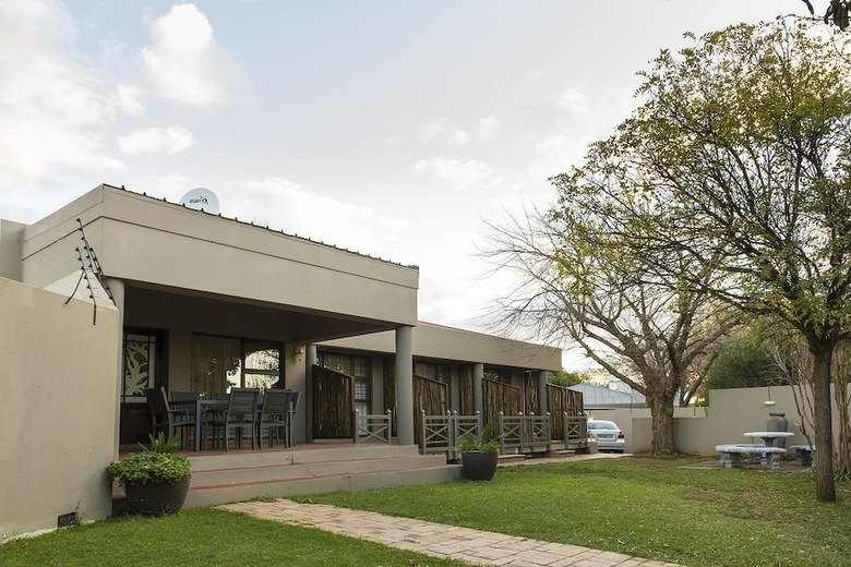 Hotel The Suburban