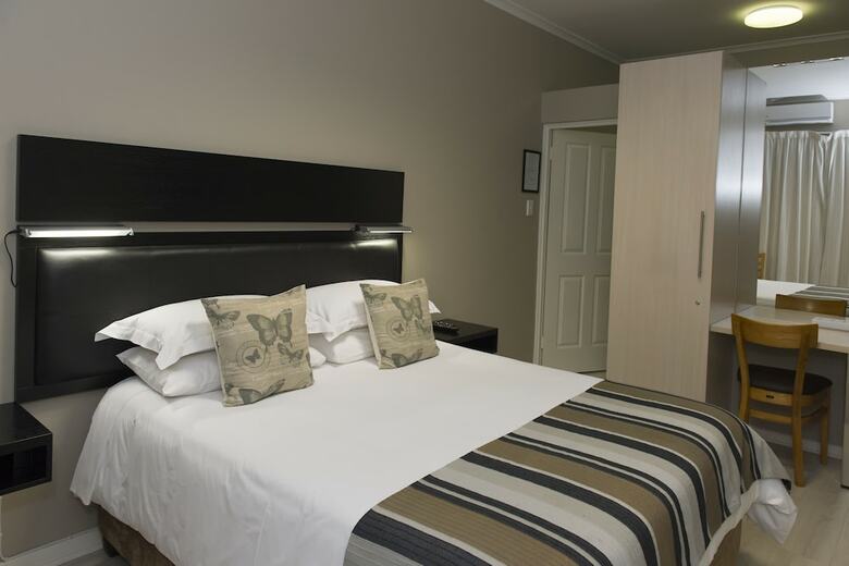 Hotel The Suburban