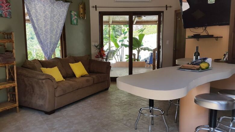 Hotel Manoas Luxury Camping And Villa Rentals