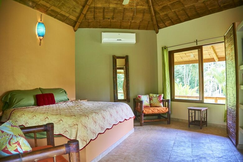 Hotel Manoas Luxury Camping And Villa Rentals