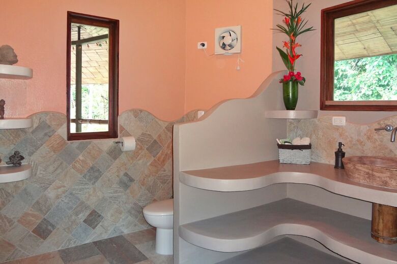 Hotel Manoas Luxury Camping And Villa Rentals