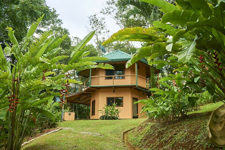Hotel Manoas Luxury Camping And Villa Rentals