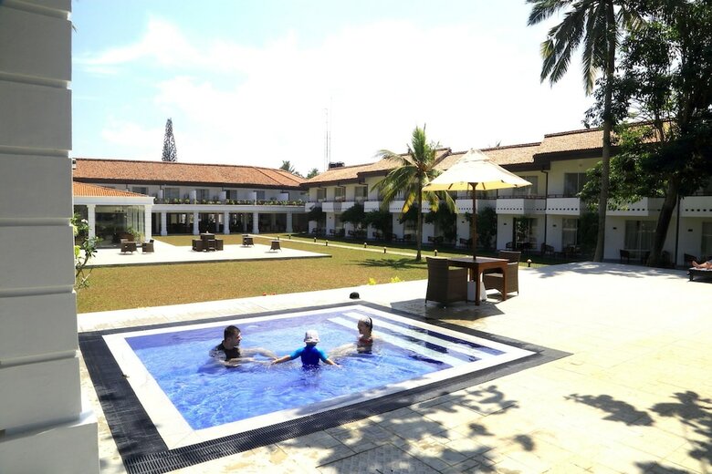 Hibiscus Beach Hotel And Villas