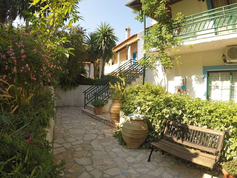 Aparthotel Andromaches Holiday Apartments