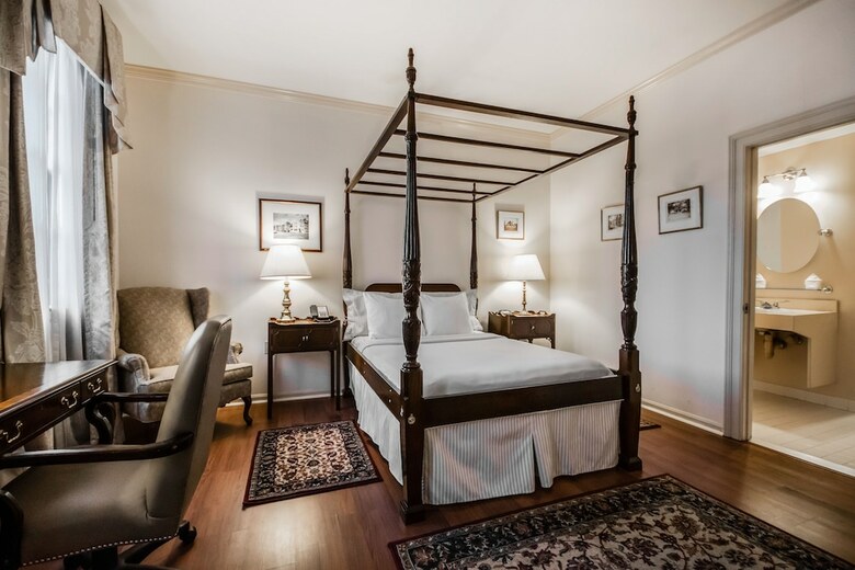 Admiral Fell Inn, Ascend Hotel Collection