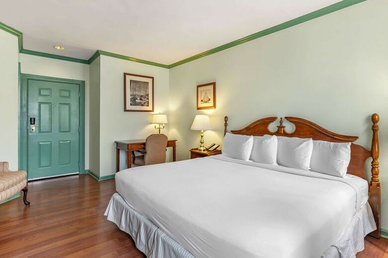 Admiral Fell Inn, Ascend Hotel Collection