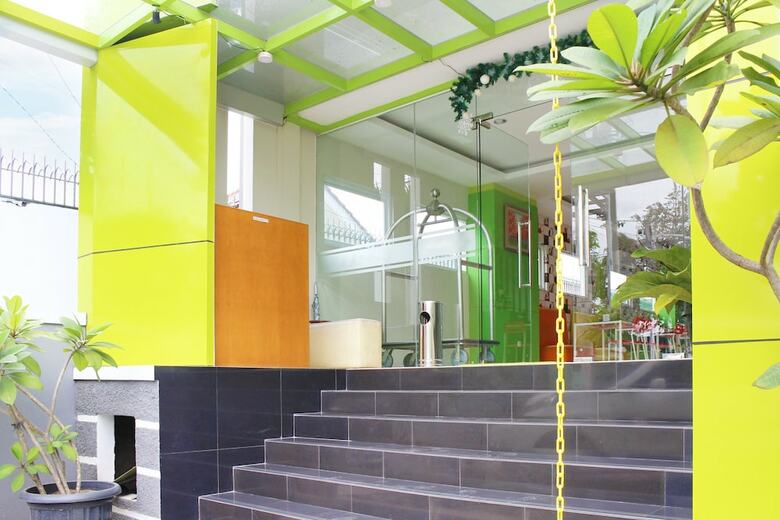 Hotel Airy Karamat Bhayangkara 127 Sukabumi