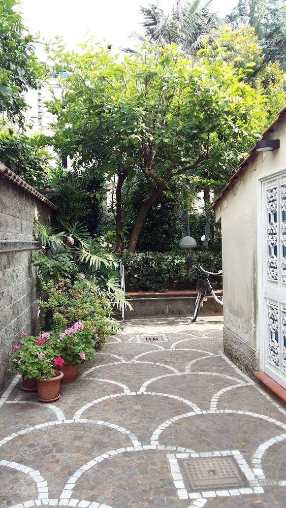 Hotel Pompei Rooms And Apartment B&B