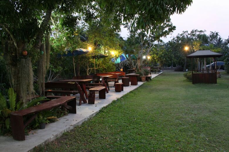 Hotel Baansuanlynjee Maeklong Resort