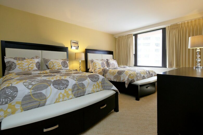 Deluxe Beach Resort - Hora Rentals