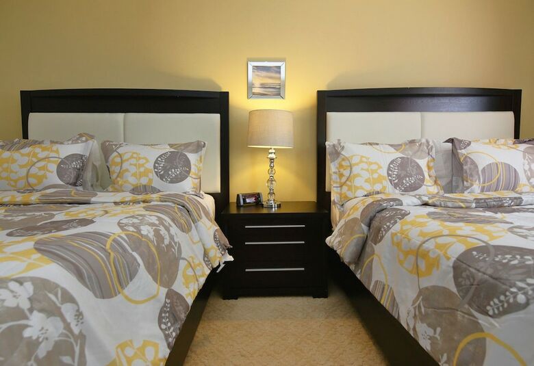 Deluxe Beach Resort - Hora Rentals