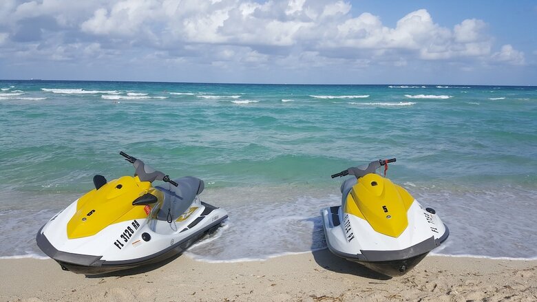 Deluxe Beach Resort - Hora Rentals