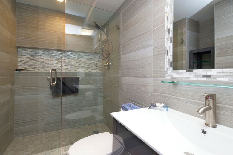 Deluxe Beach Resort - Hora Rentals