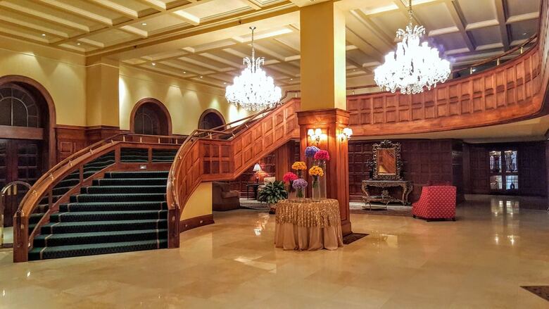 Deluxe Beach Resort - Hora Rentals
