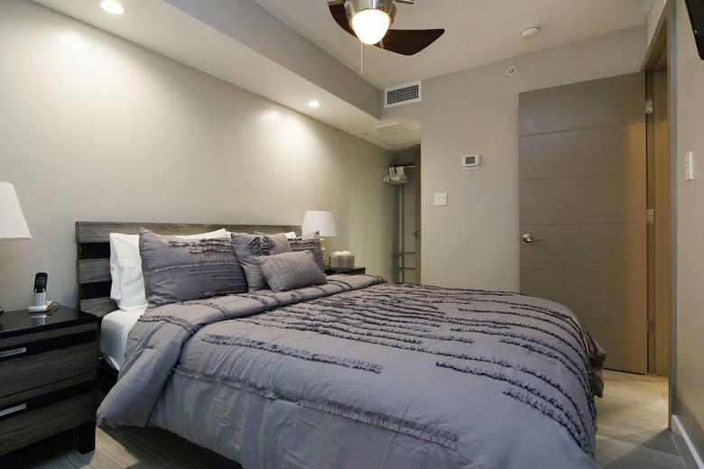 Deluxe Beach Resort - Hora Rentals