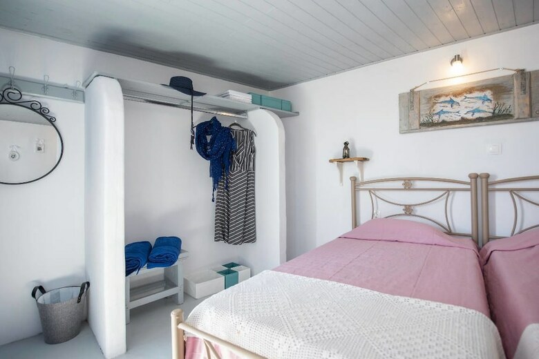 Bed & Breakfast Emmantina Houses