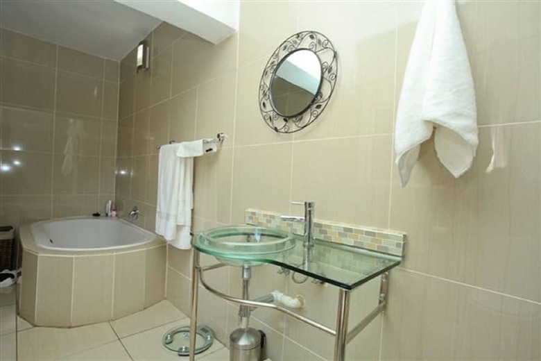 Bed & Breakfast Ikhaya Guest House