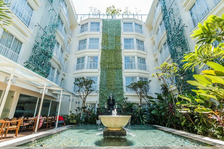 Hotel Zen Rooms Kuta Square Mall